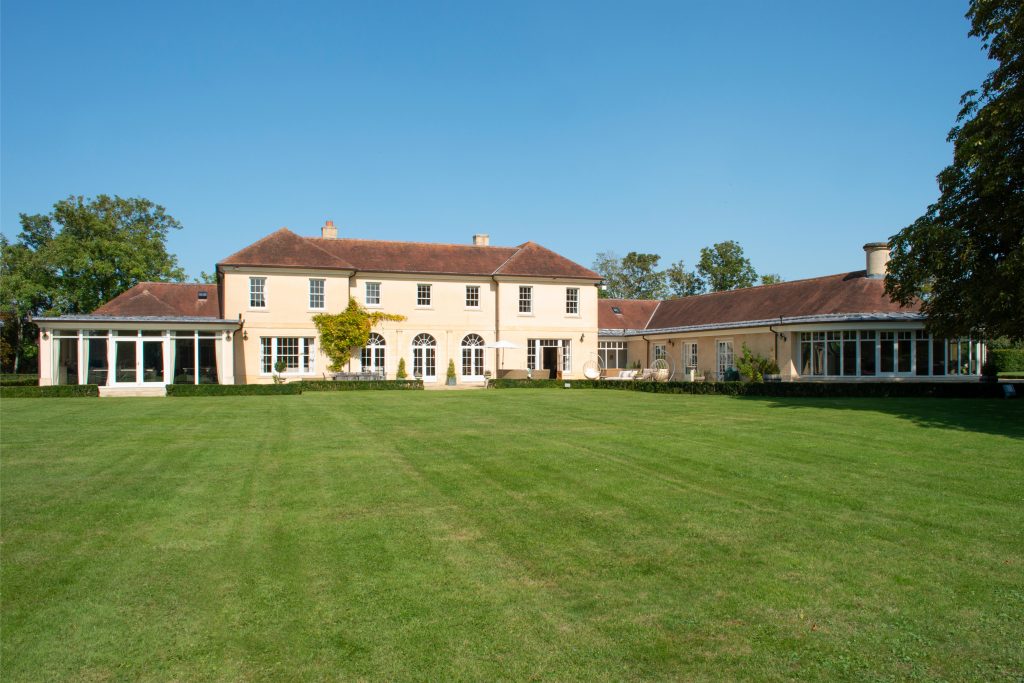 Luxury House To Rent The Cotswolds Lechlade House AVENUE
