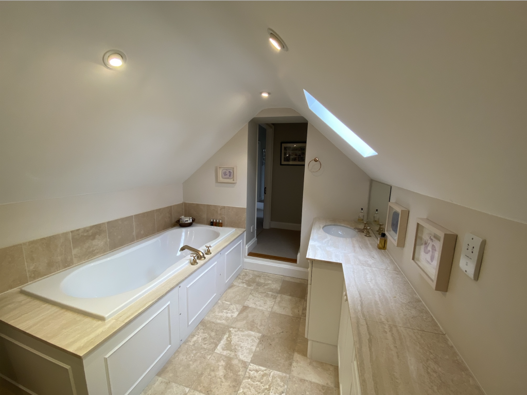 Luxury House To Rent The Cotswolds Lechlade House AVENUE