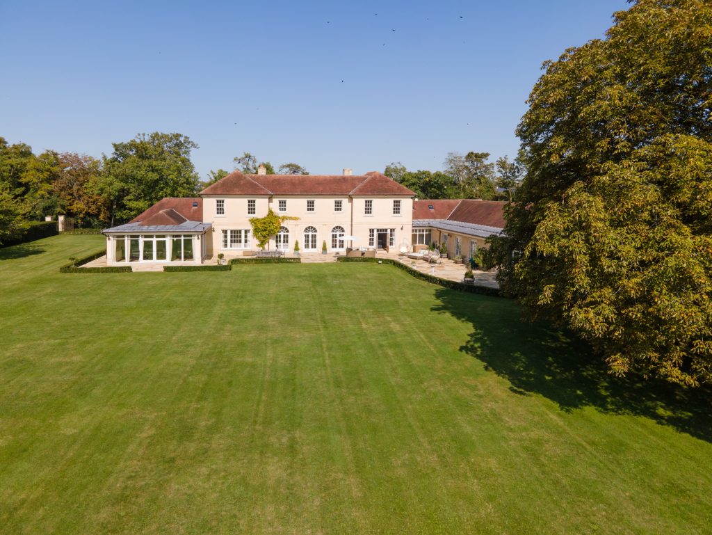 Luxury House To Rent The Cotswolds Lechlade House AVENUE