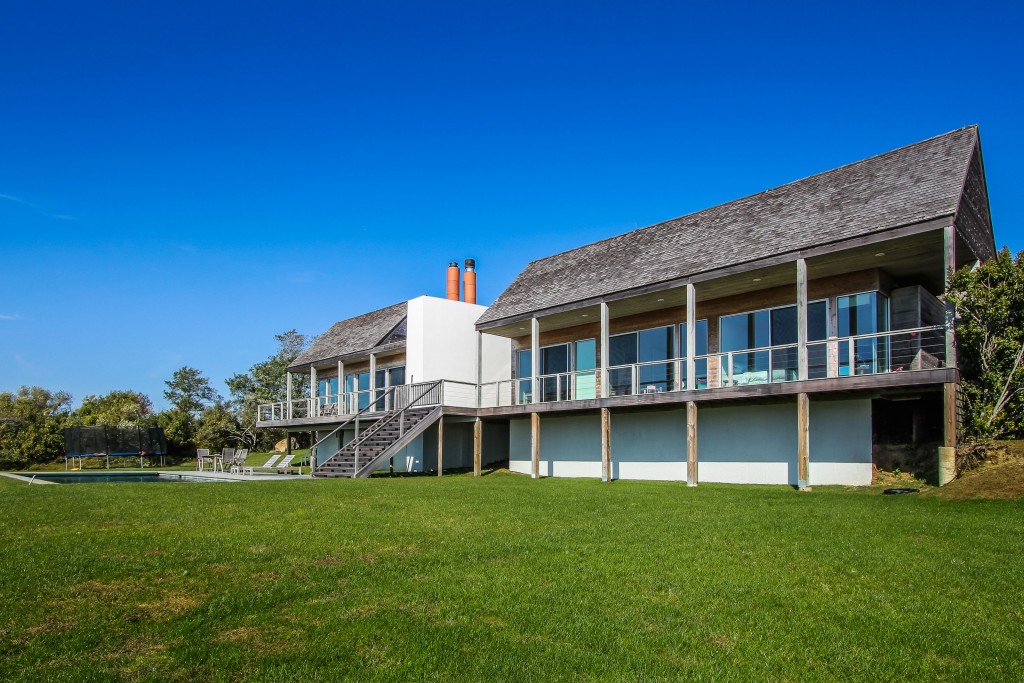 Montauk House AVENUE